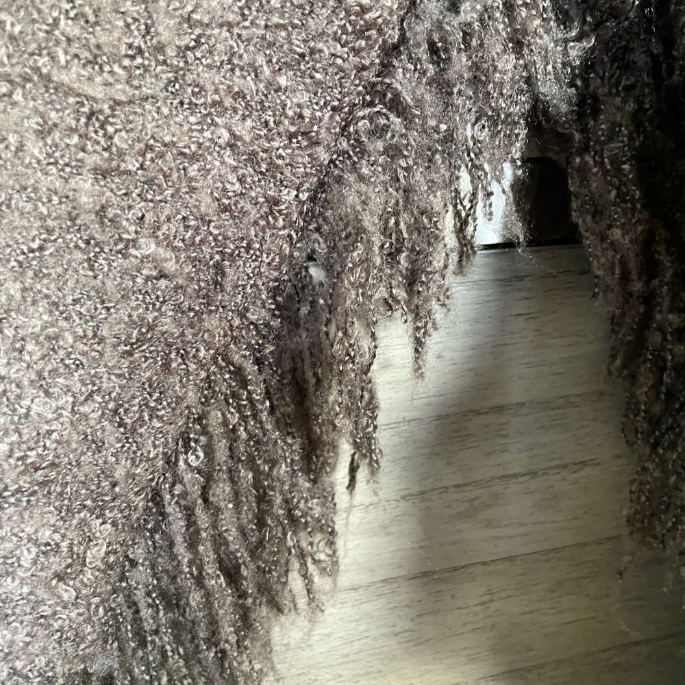 Alyafoi Sweater - Picture 16 of 16